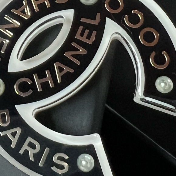 Authentic Chanel brooch 💕 - Picture 12 of 15